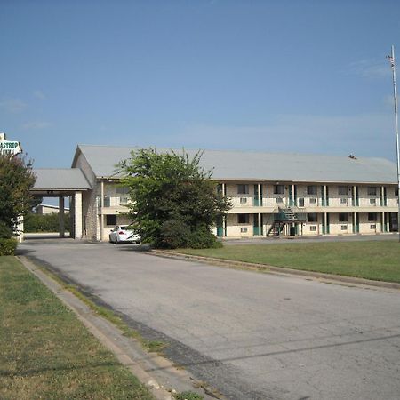 Bastrop Inn 외부 사진